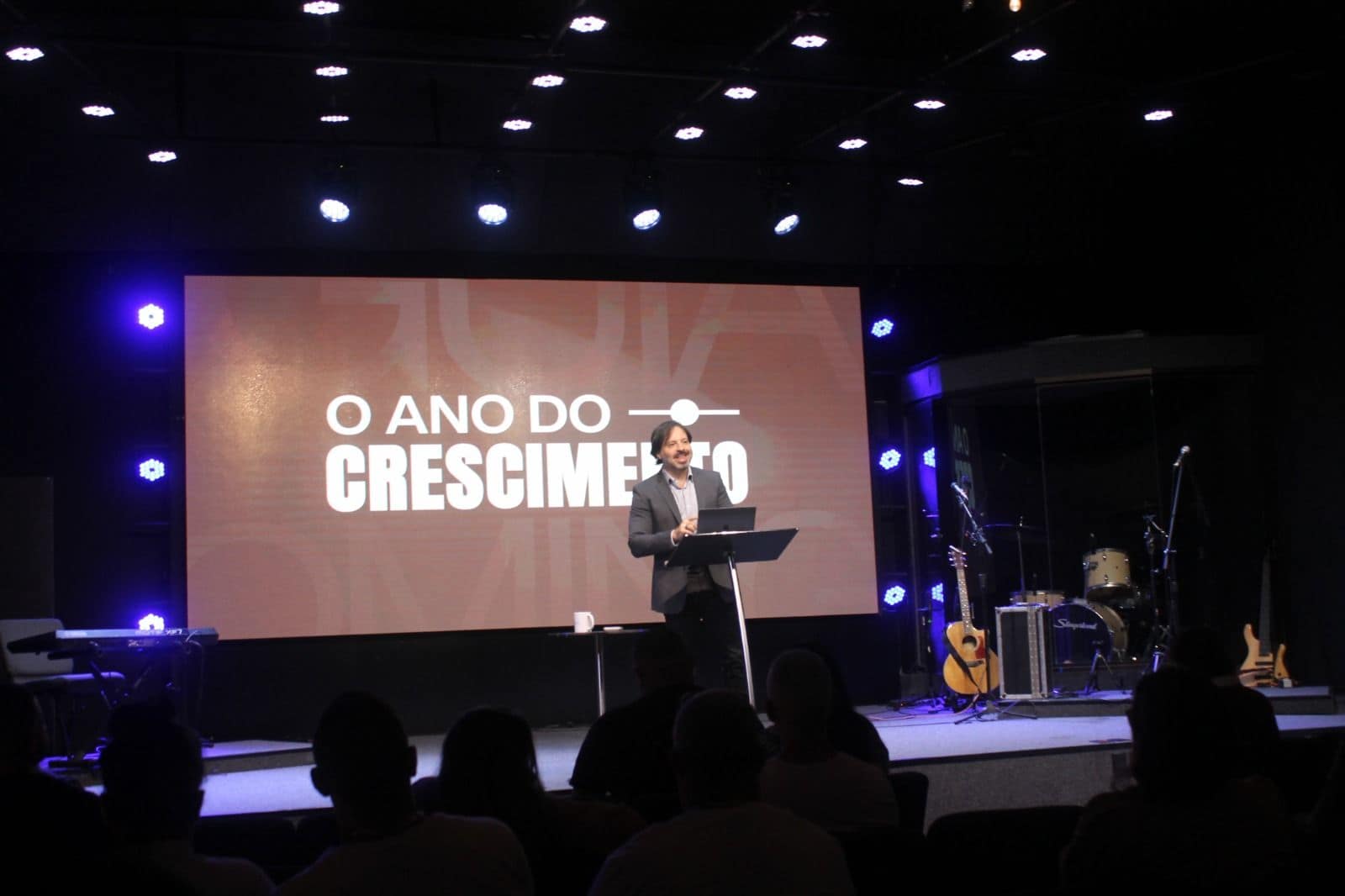 Altomir Rangel pregando em conferência